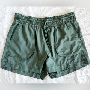 NWOT Old Navy High Waist Running Shorts 3.5” Inseam Green Pockets size Large